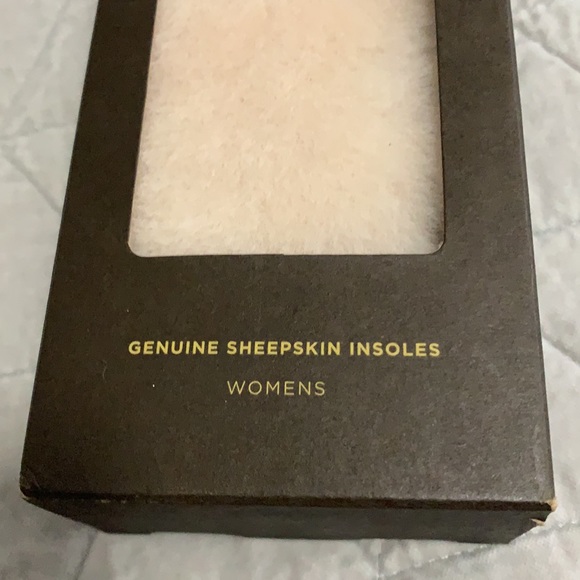 UGG Australia Genuine Sheepskin Insoles size 7 - Picture 2 of 6